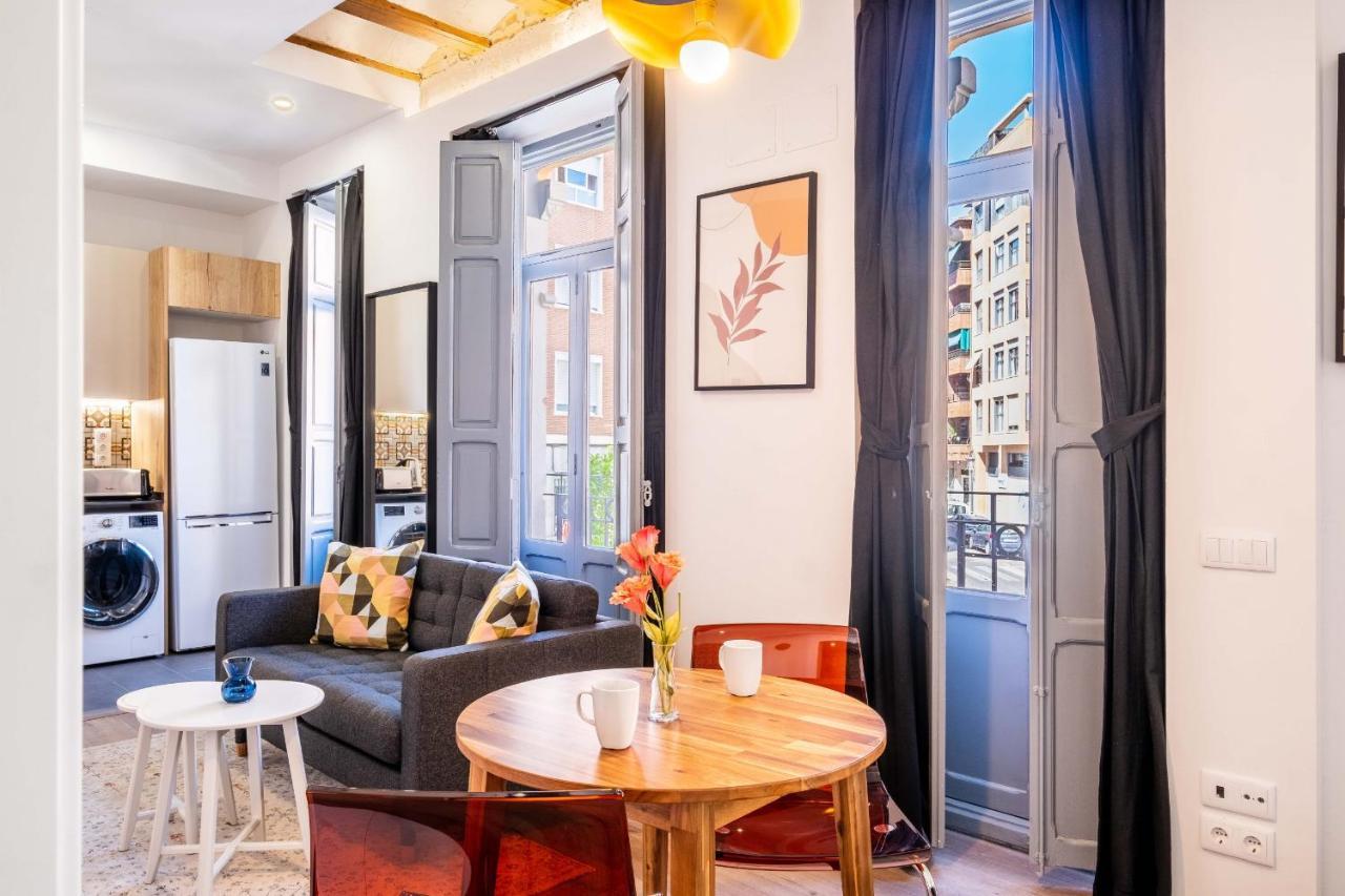 Classy With Unique Design Apartment *