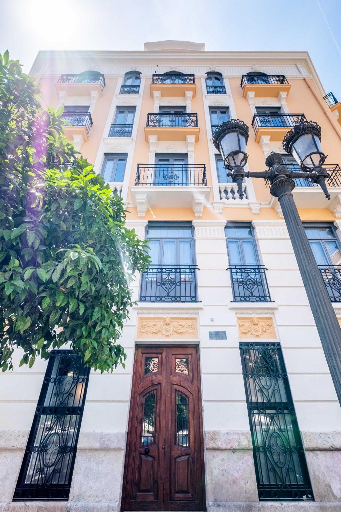 Classy With Unique Design * Valencia